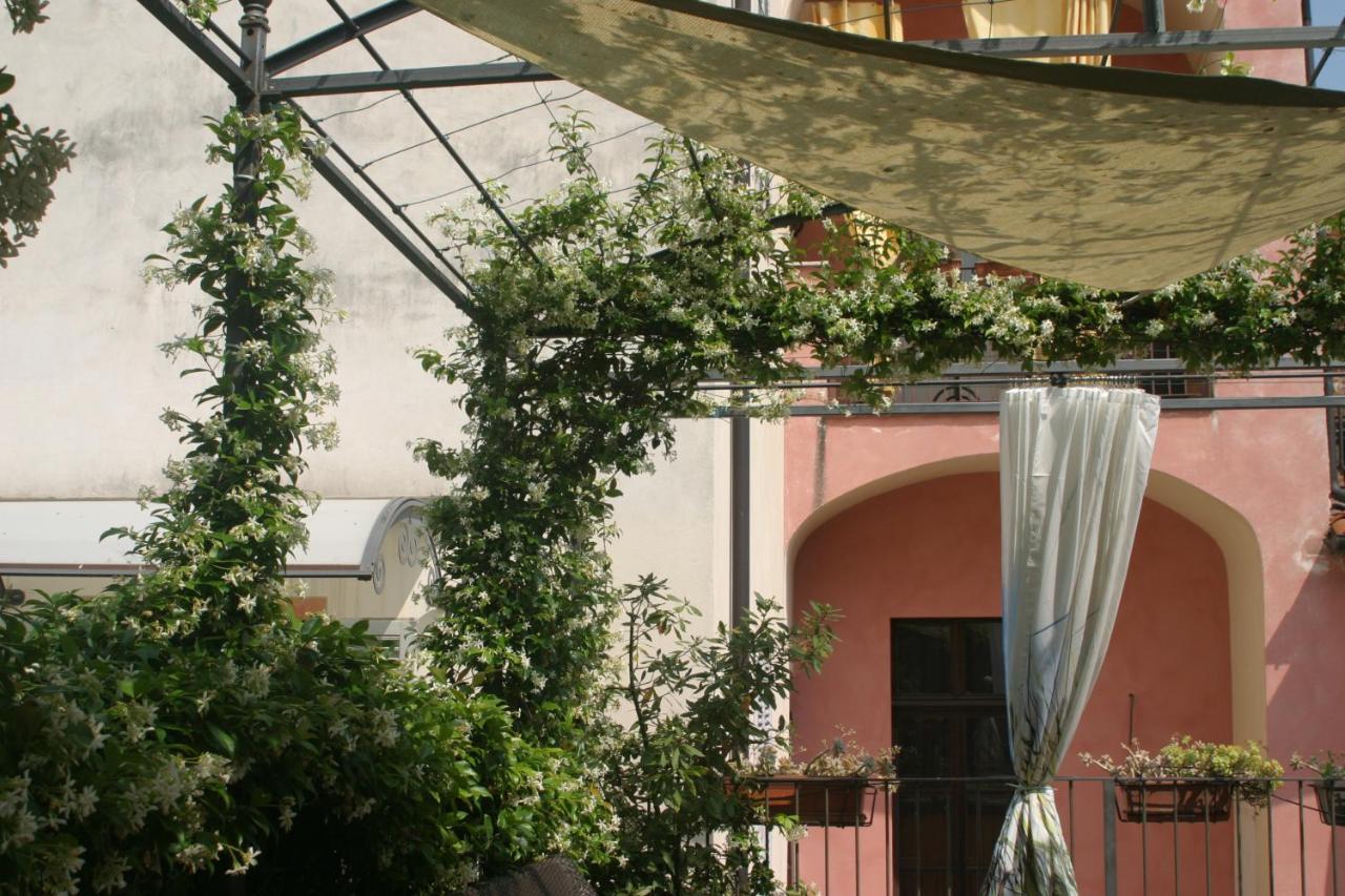 Lori'S Inn Mondovi Exterior photo