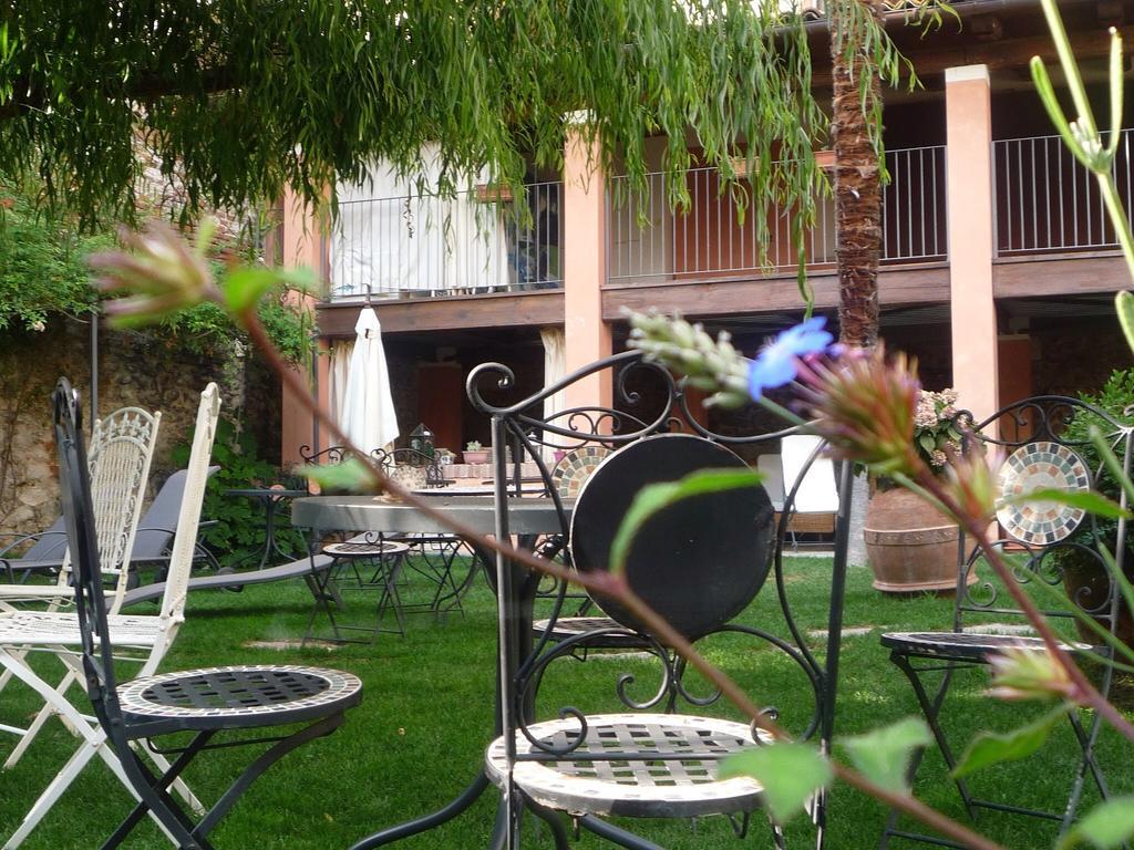 Lori'S Inn Mondovi Exterior photo