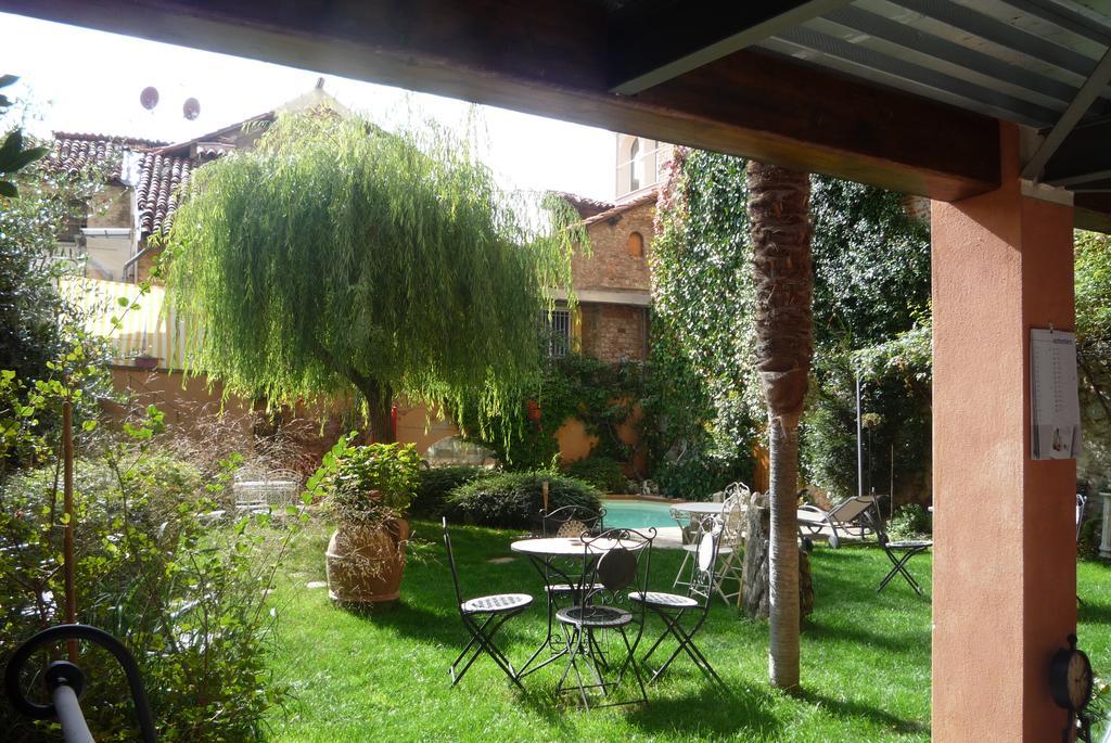 Lori'S Inn Mondovi Exterior photo